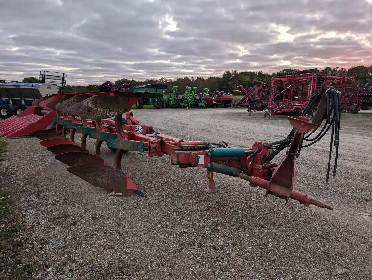 Gallery image 2 for Used Kverneland 115 Plow