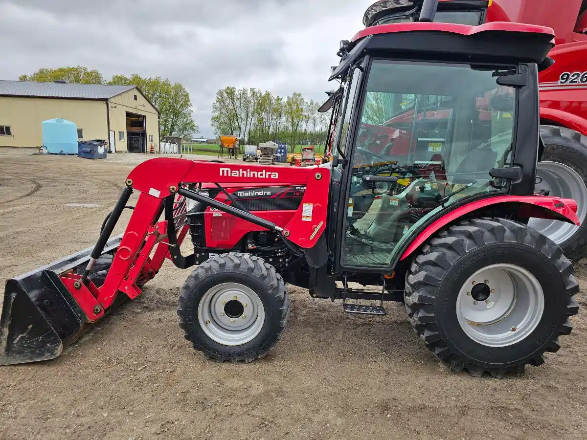 Gallery image 1 for Used 2018 Mahindra 2538 Tractor