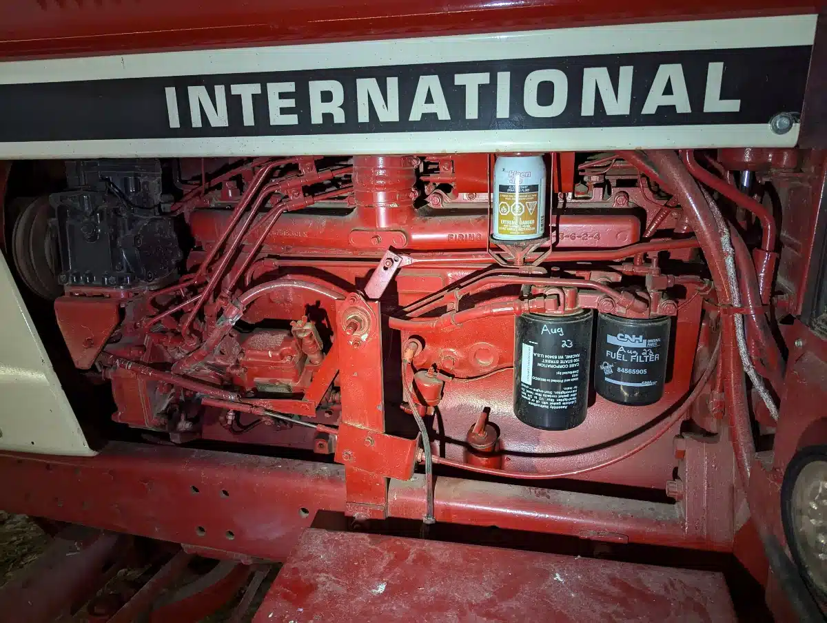 Gallery image 2 for Used International Harvester 1086 Tractor