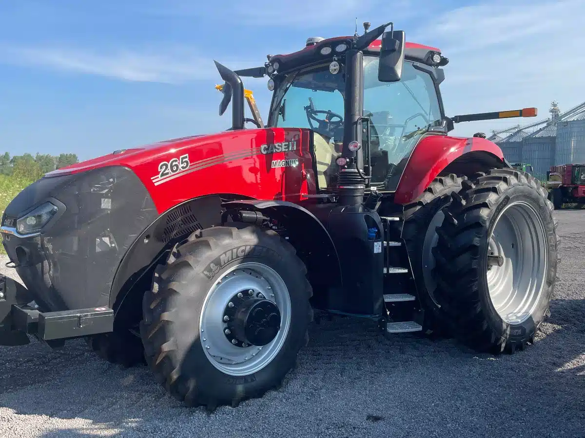 Gallery image 1 for Case IH MAGNUM 265 Tractor