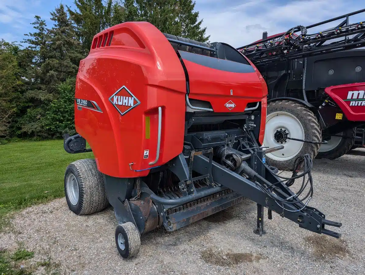 Gallery image 1 for Used 2018 Kuhn VB 3160 Round Baler
