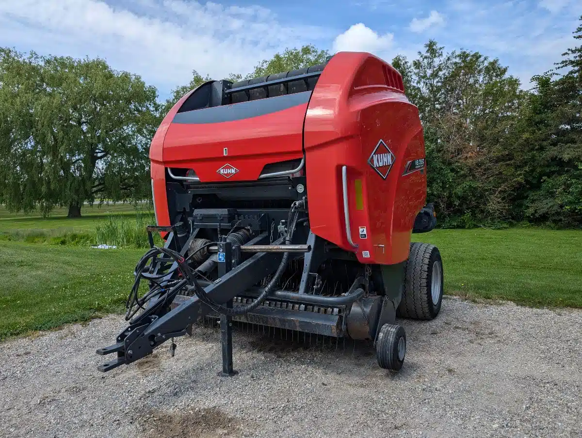 Gallery image 2 for Used 2018 Kuhn VB 3160 Round Baler