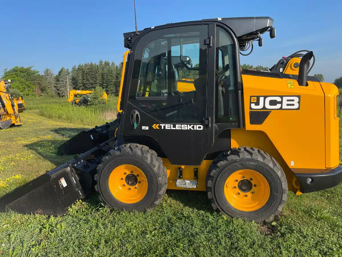 Gallery image 1 for New 2025 JCB 3TS-8T Skid Steer