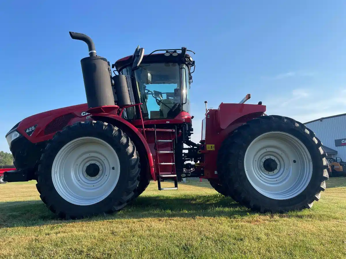 Gallery image 1 for New 2025 Case IH STEIGER 425 Tractor