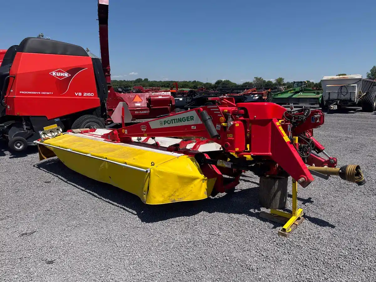 Gallery image 1 for 2021 Pottinger NOVACAT 352 CROSS FLOW Disc Mower