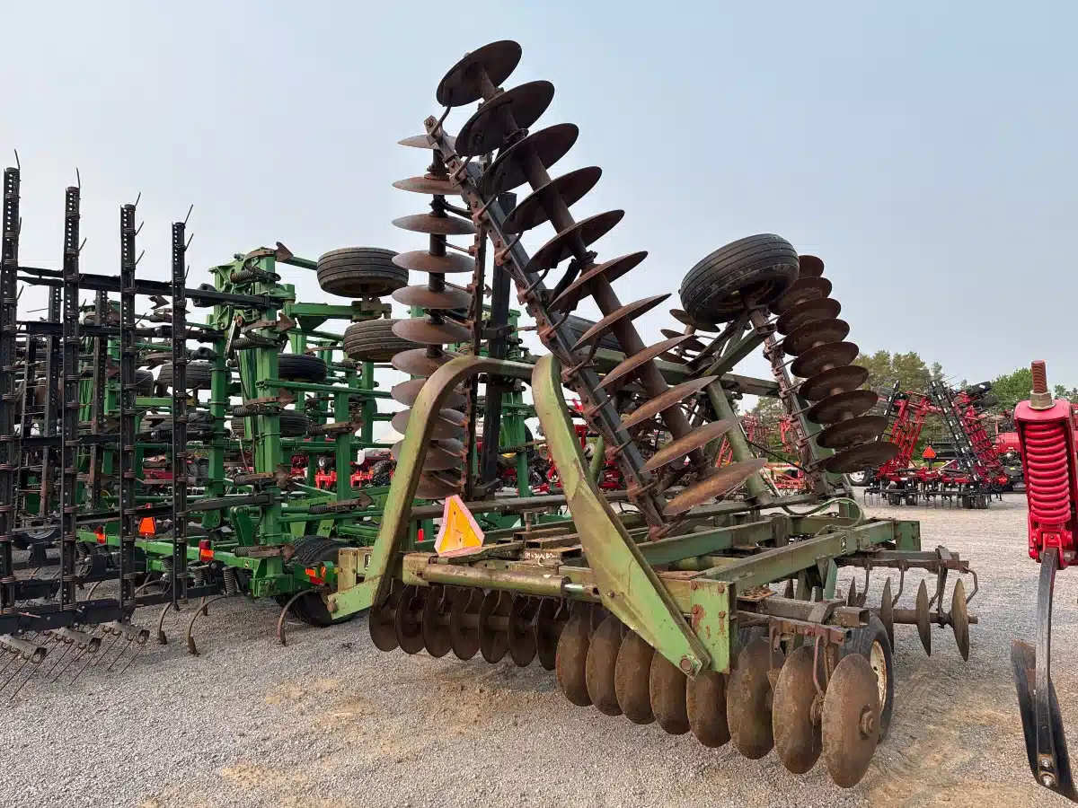 Gallery image 2 for Used John Deere 235 Disc