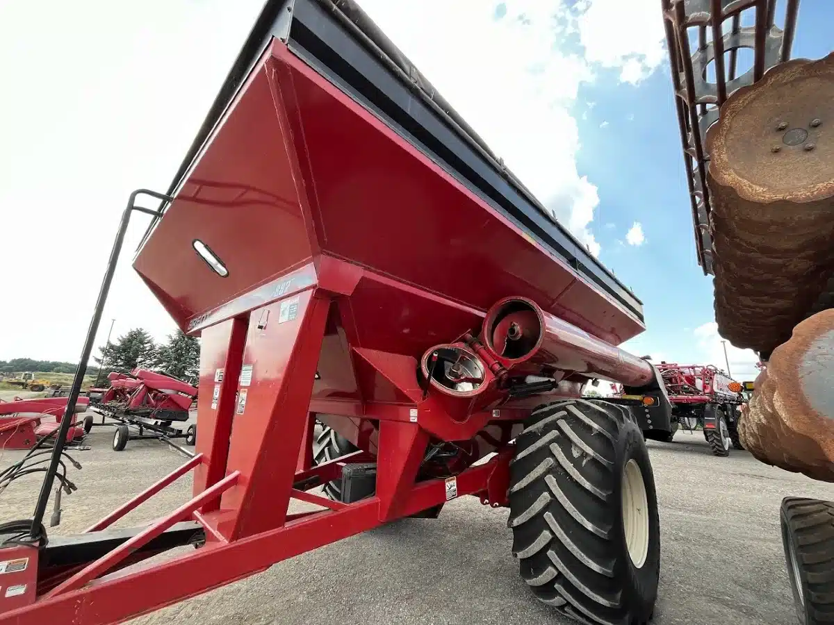 Gallery image 1 for Used 2013 Brent 882 Grain Cart