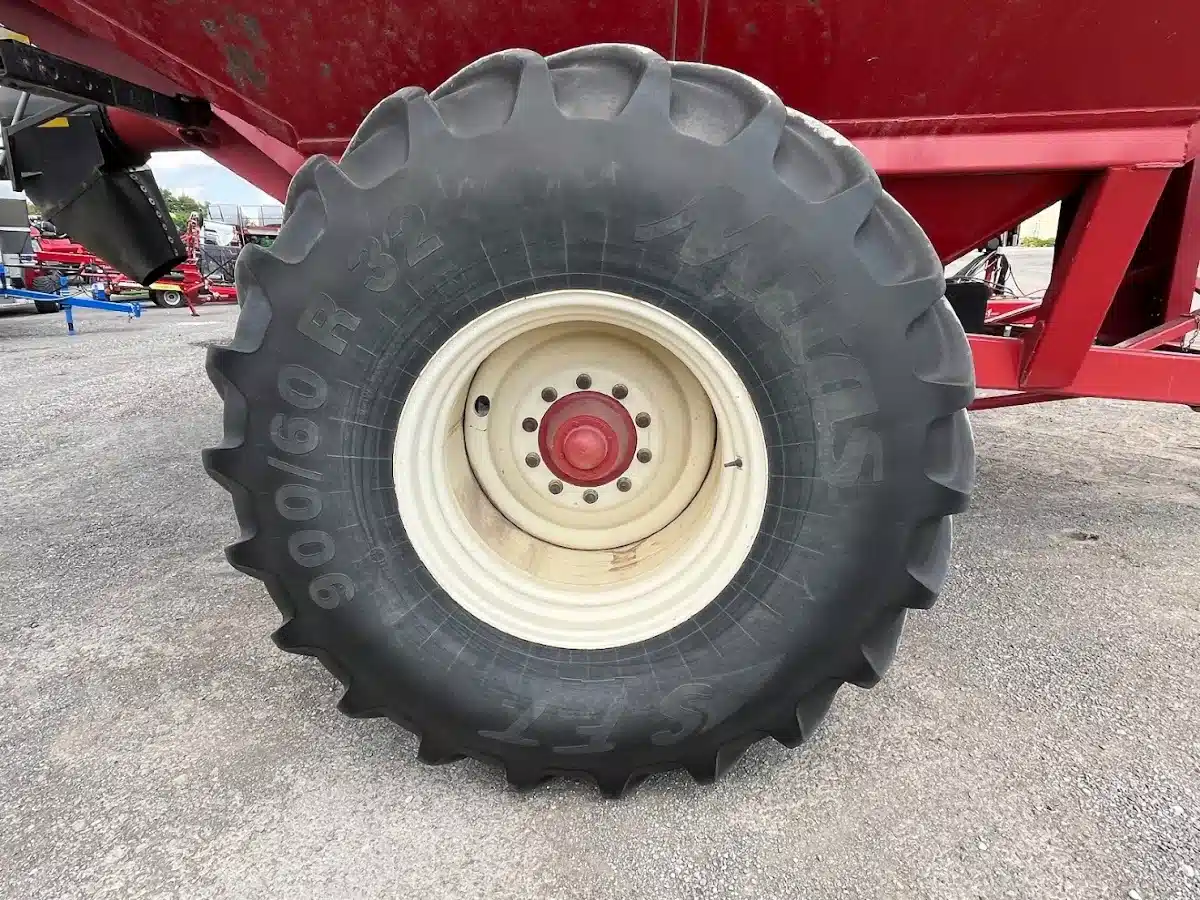 Gallery image 2 for Used 2013 Brent 882 Grain Cart