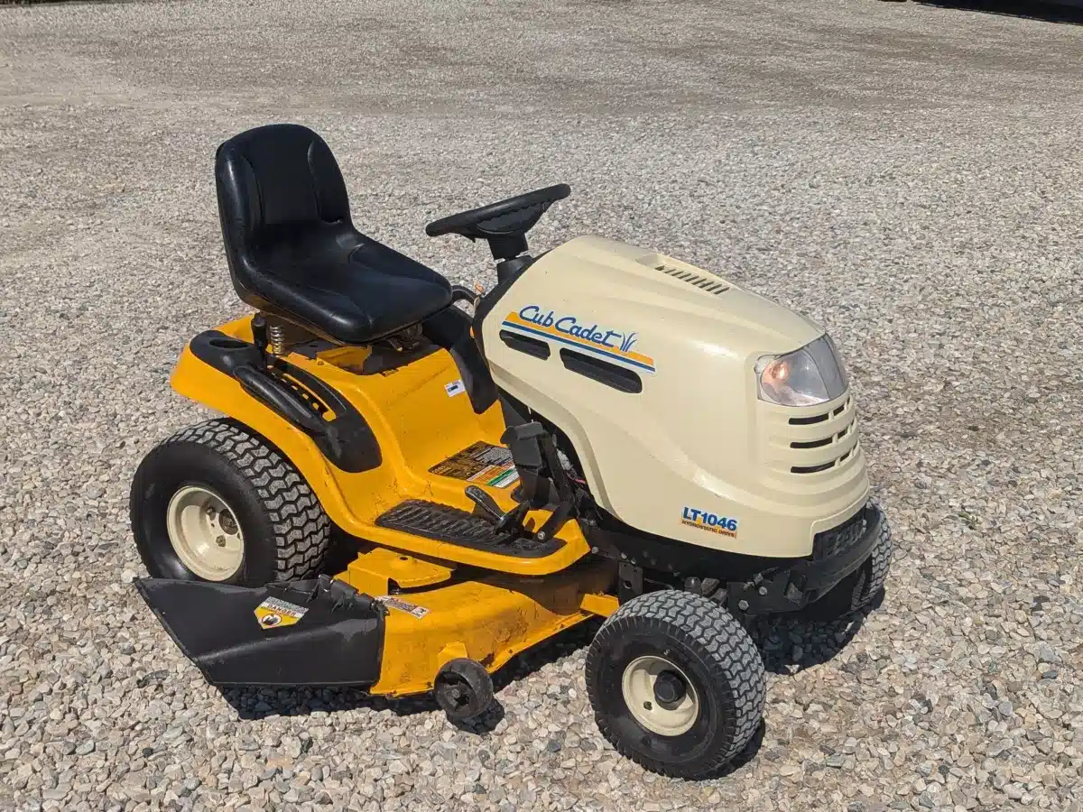 Cub Cadet LT1046 Lawn Tractors for sale in Ontario