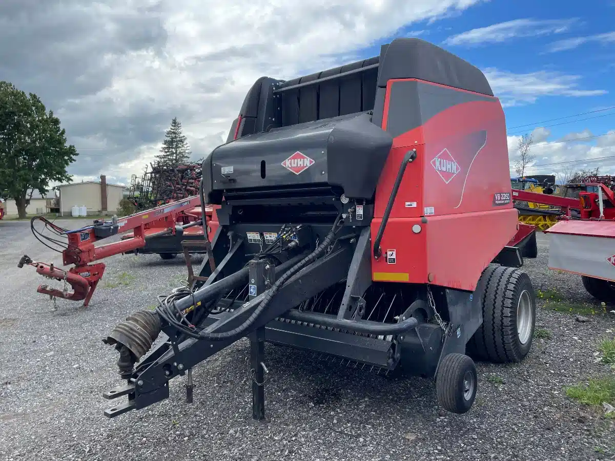 Gallery image 1 for Used Kuhn VB 2260 Round Baler