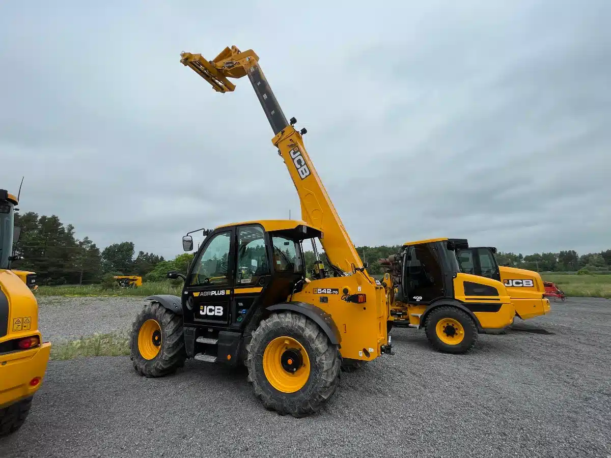 Gallery image 1 for New 2023 JCB 542-70 AGRI+ Dozer