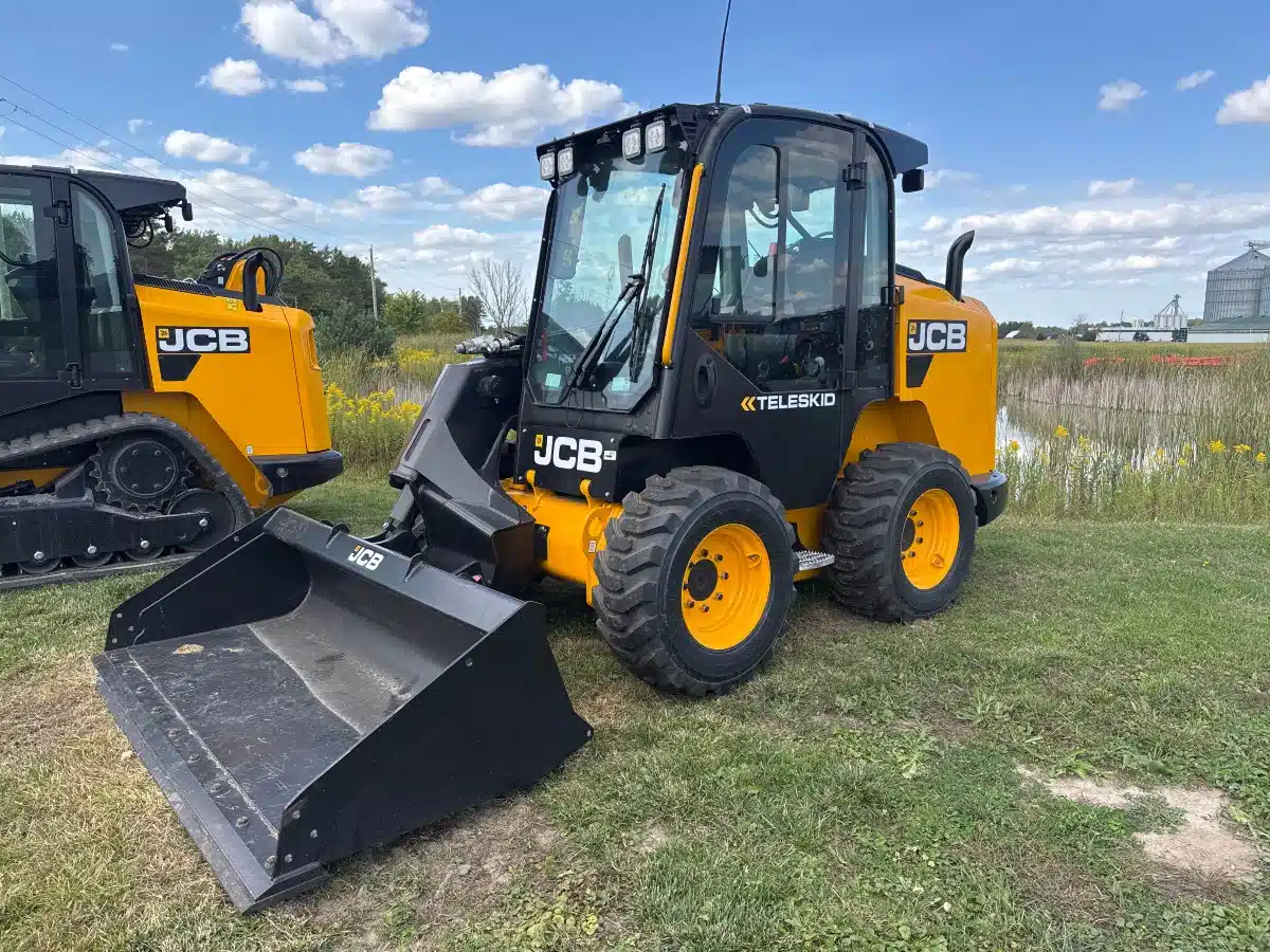 Gallery image 1 for New 2025 JCB 3TS-8W Skid Steer