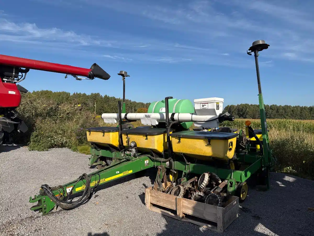 Gallery image 2 for Used 2005 John Deere 1780 Planter