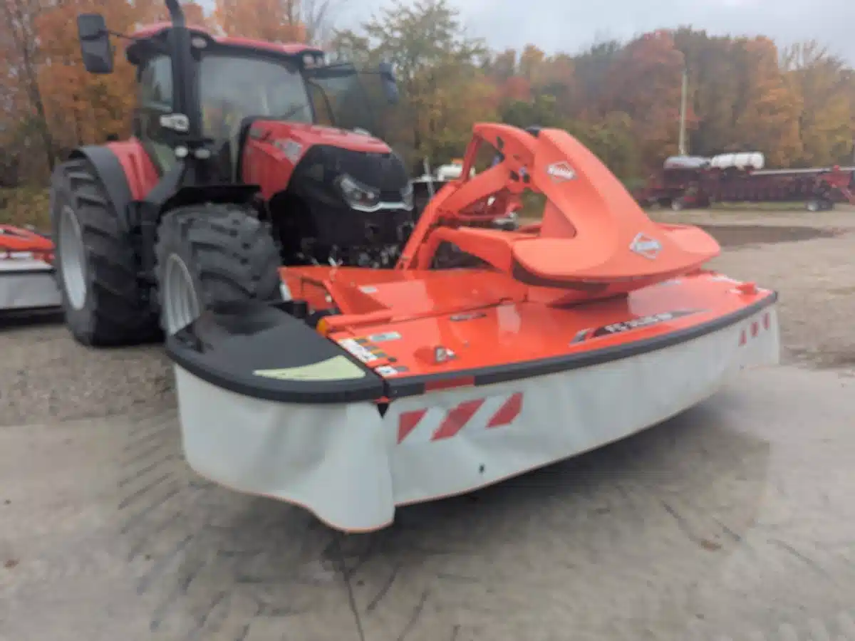 Gallery image 2 for Used 2022 Kuhn FC3525RF / FC1003R-FF Mower Conditioner