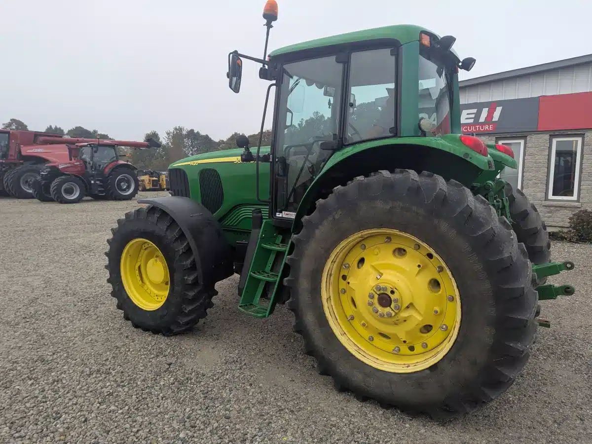 Gallery image 2 for Used 2004 John Deere 7420 Tractor