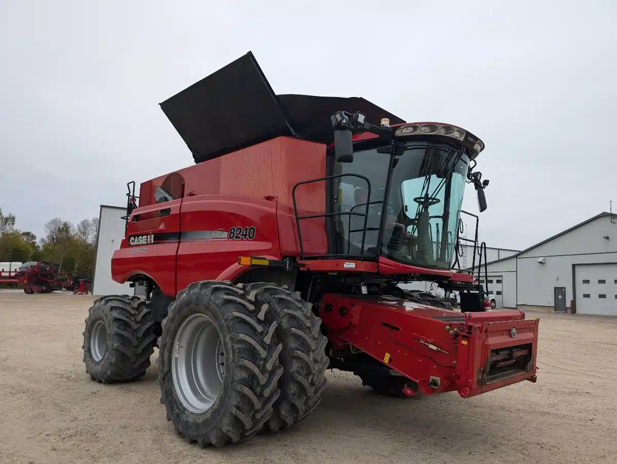 Gallery image 2 for Used 2018 Case IH 8240 Combine