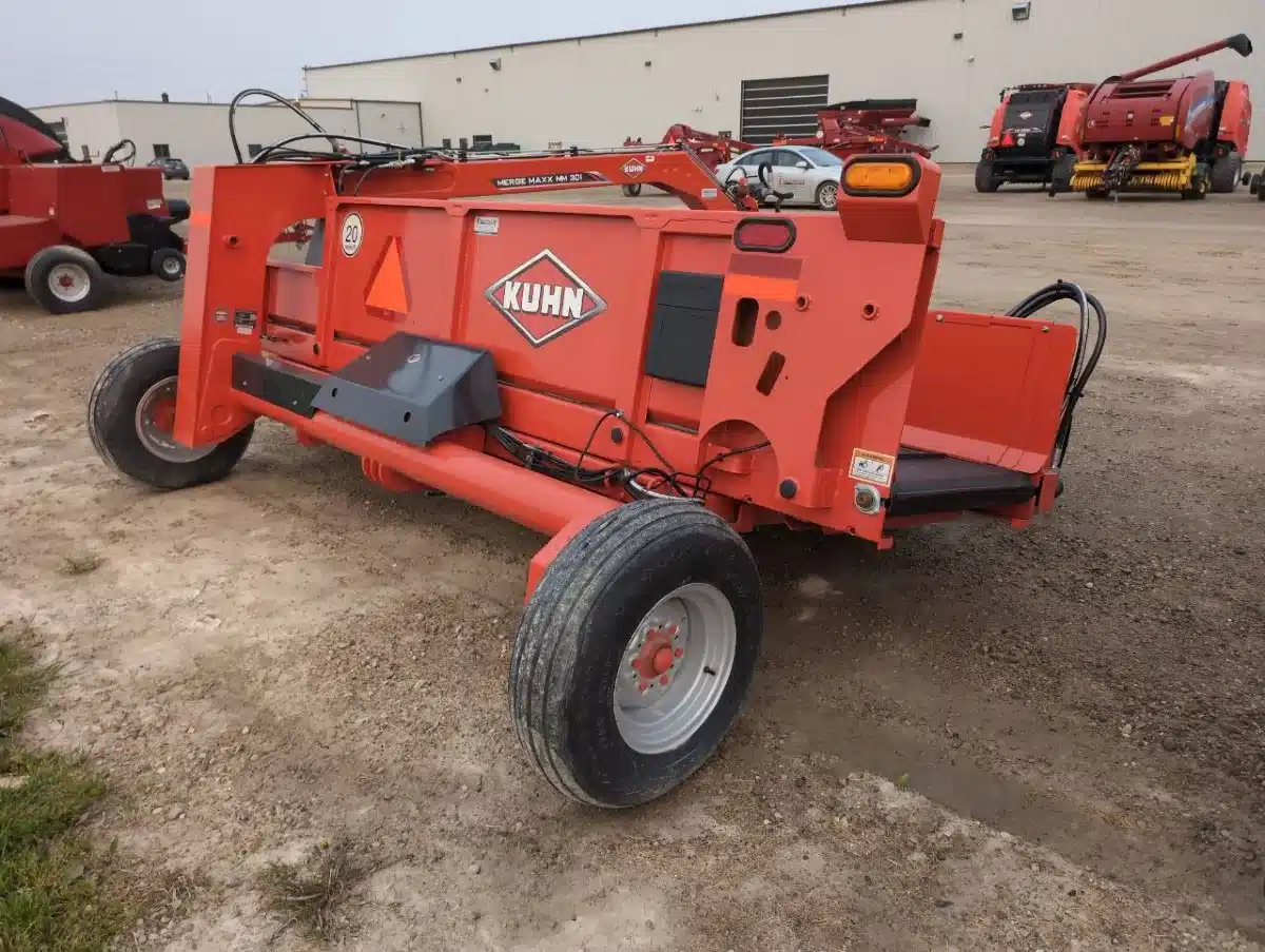 Gallery image 2 for New 2024 Kuhn MERGE MAXX 301 Windrow Merger