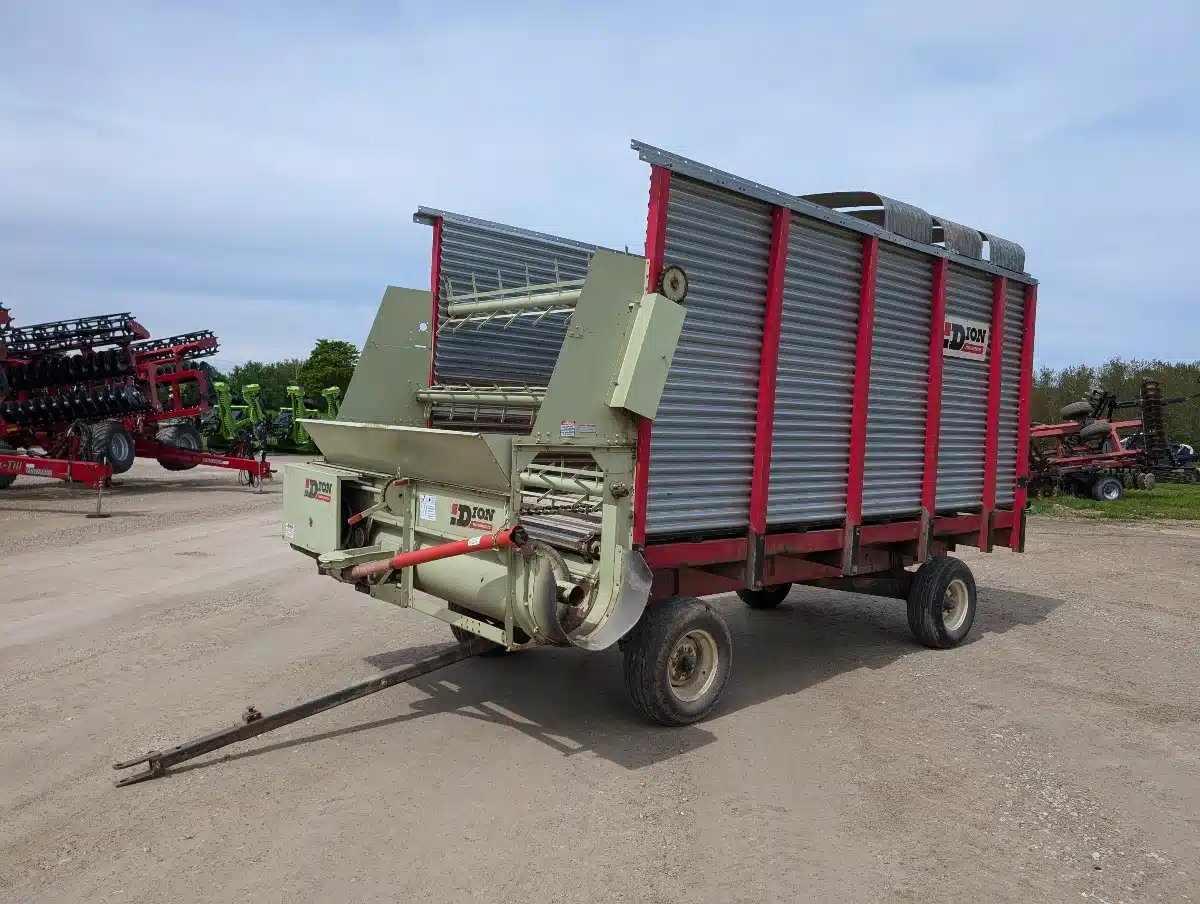 Used Dion 1016 Forage Box