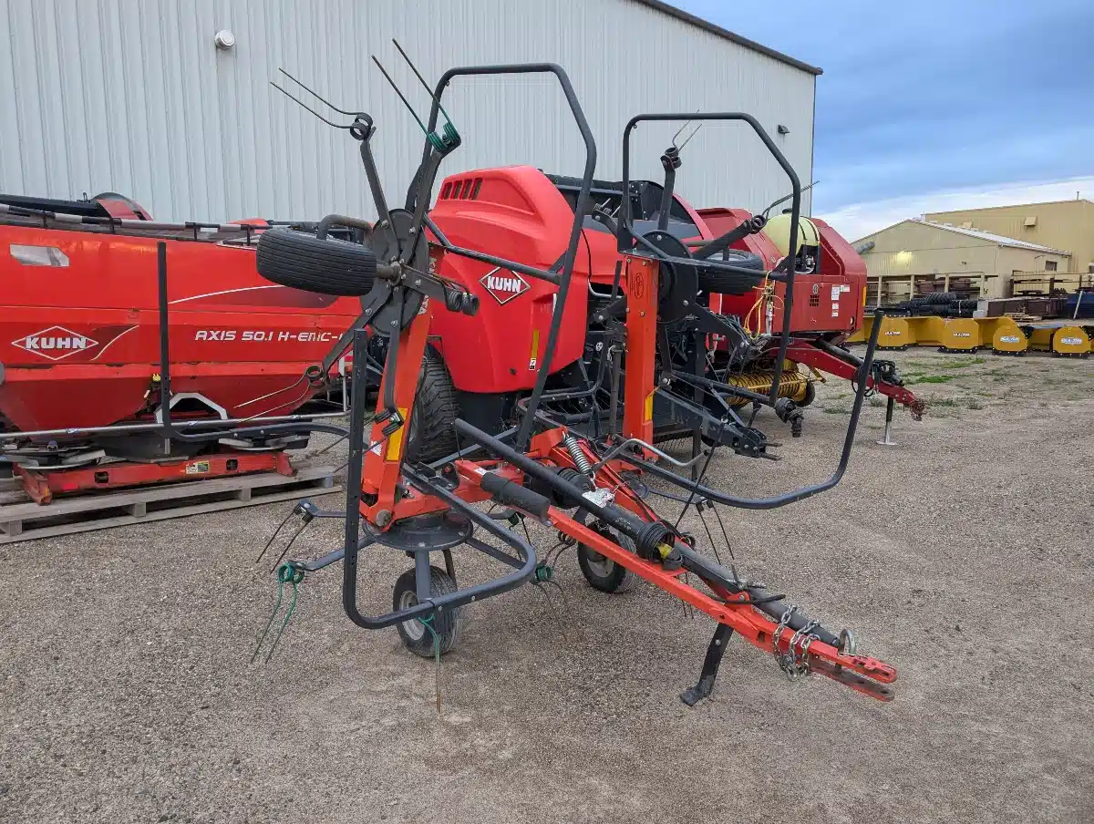 Gallery image 2 for Used 2019 Kubota TE4052T Tedder