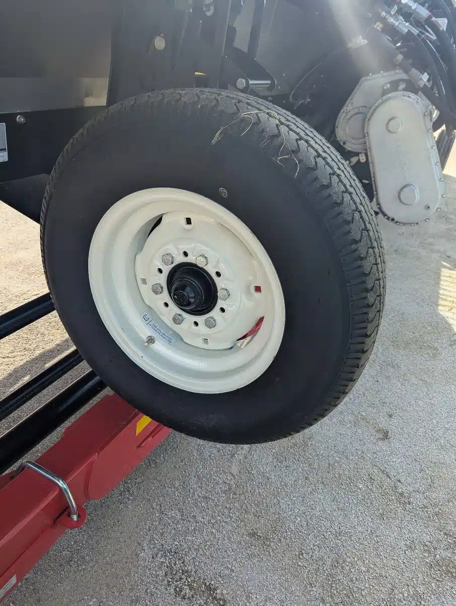 Gallery image 2 for Used 2022 MacDon FD235 Header - Flex Draper