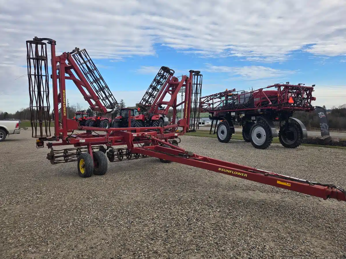 Used 2006 Sunflower 7252 Harrow