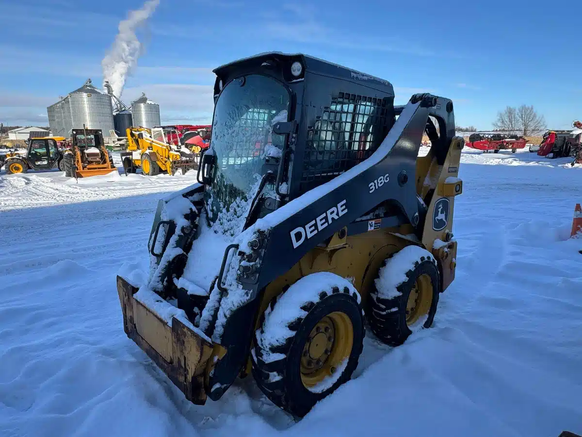 Photo de la Galerie 2 pour 2022 DEERE 318G chargeuse à direction à glissement