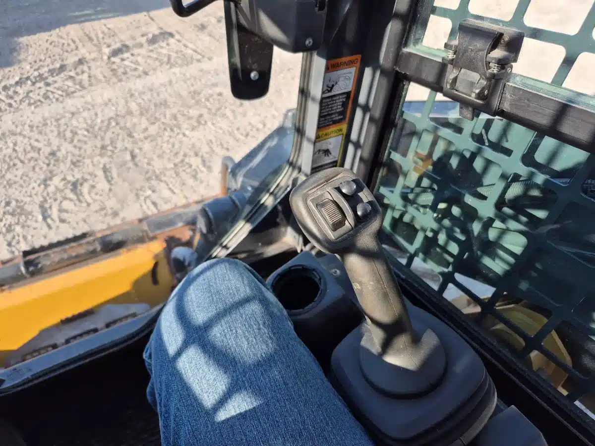 Gallery image 2 for 2022 DEERE 318G Skid Steer