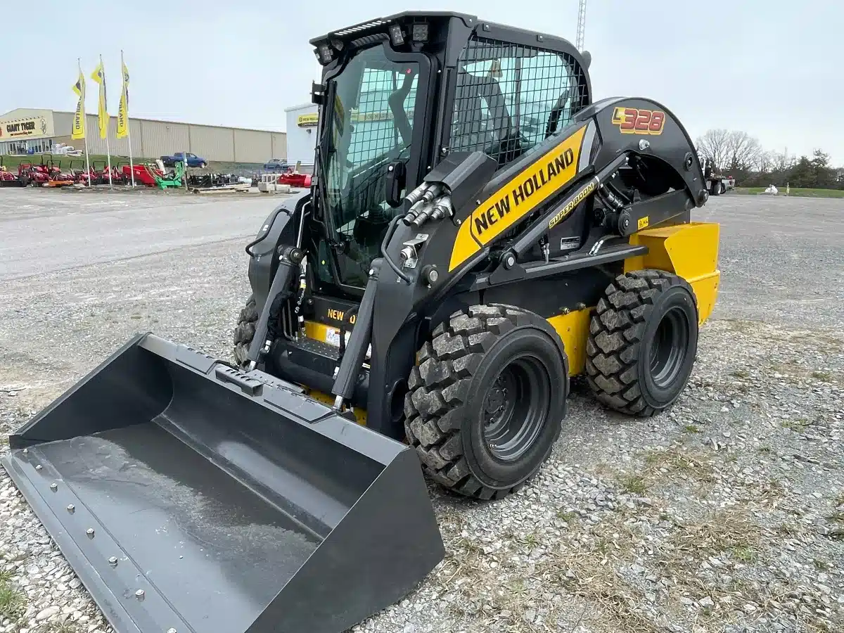 Gallery image 1 for 2026 New Holland Construction L328 Skid Steer