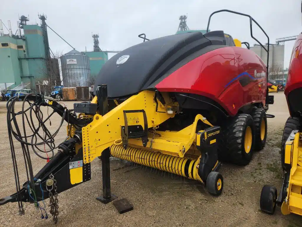 Gallery image 2 for 2022 New Holland BIG BALER 340 Square Baler - Large