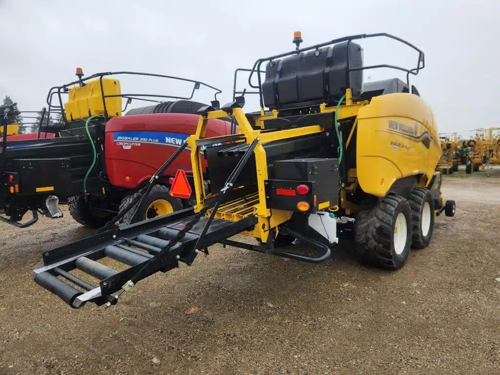 Gallery image 2 for 2024 New Holland BIG BALER 330R PLUS Square Baler - Large
