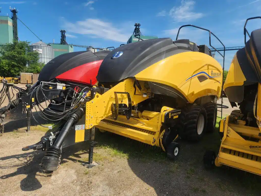 Gallery image 1 for 2024 New Holland BIG BALER 330R PLUS Square Baler - Large