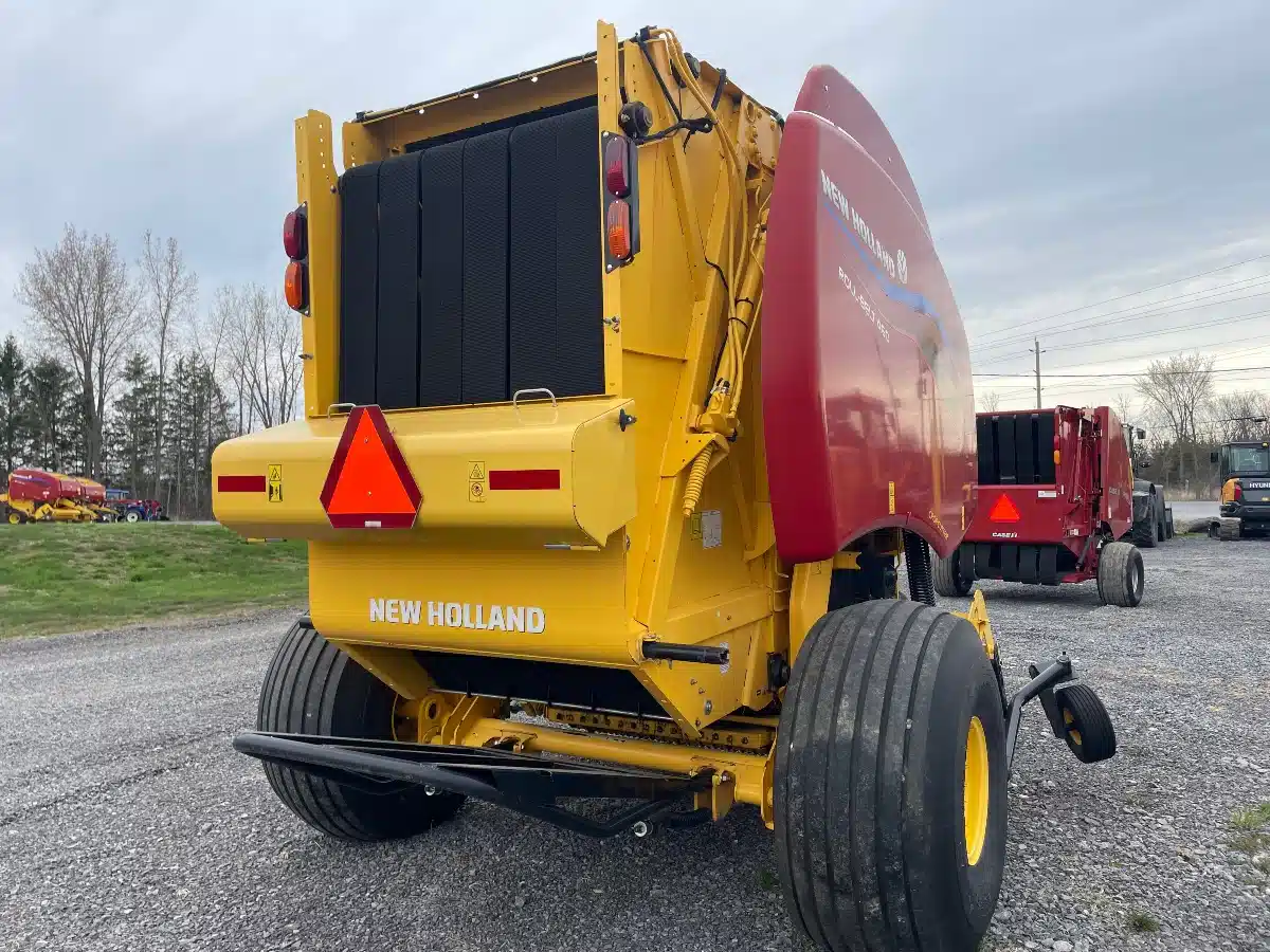 Gallery image 2 for 2022 New Holland ROLL-BELT 460 Round Baler