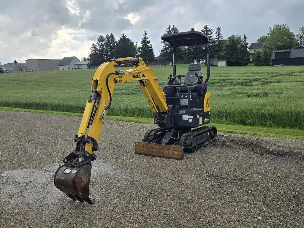 Photo de la Galerie 2 pour 2023 New Holland E17C Excavatrice