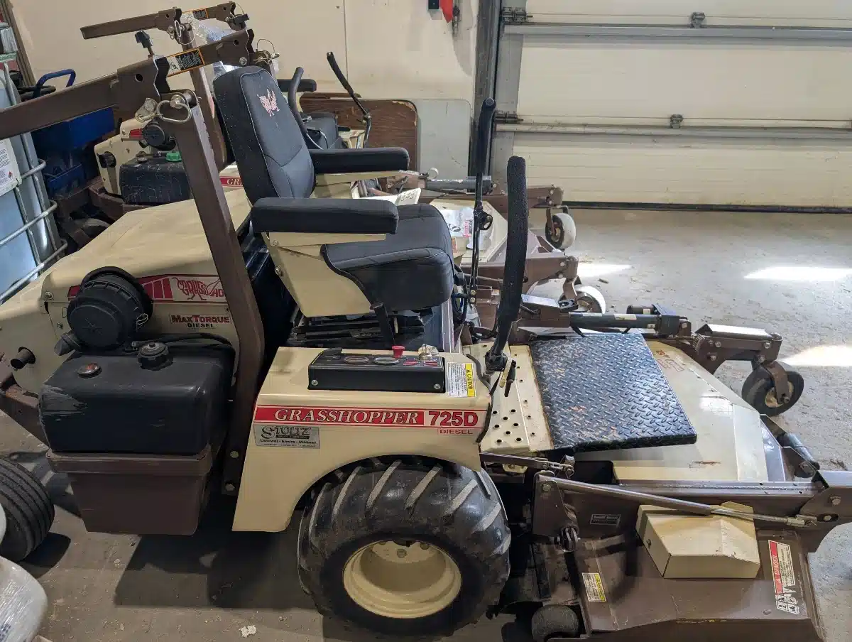 Gallery image 2 for 2018 Grasshopper 725DT Mower - Zero Turn