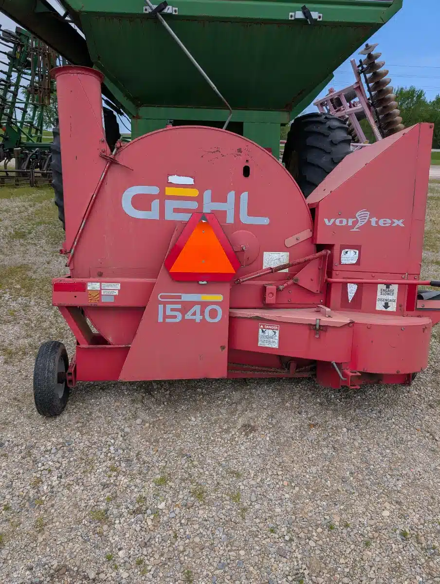 Gallery image 1 for Gehl FB 1540 Forage Blower