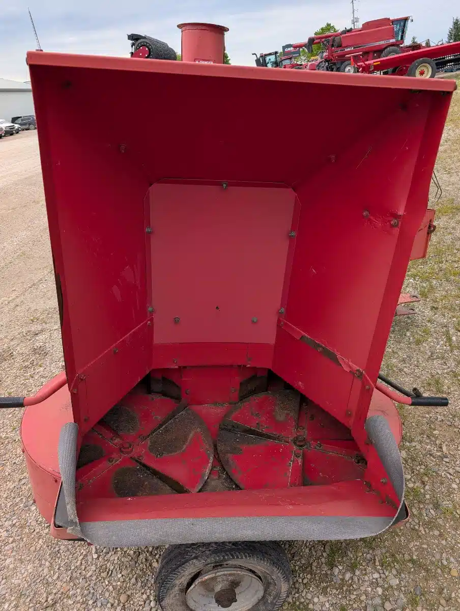 Gallery image 2 for Gehl FB 1540 Forage Blower