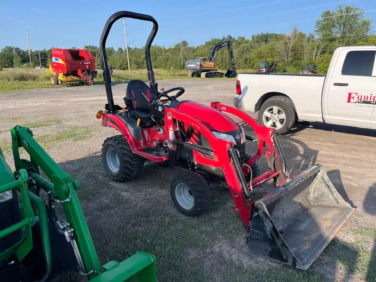 Gallery image 1 for 2023 Mahindra EMAX 20S Tractor