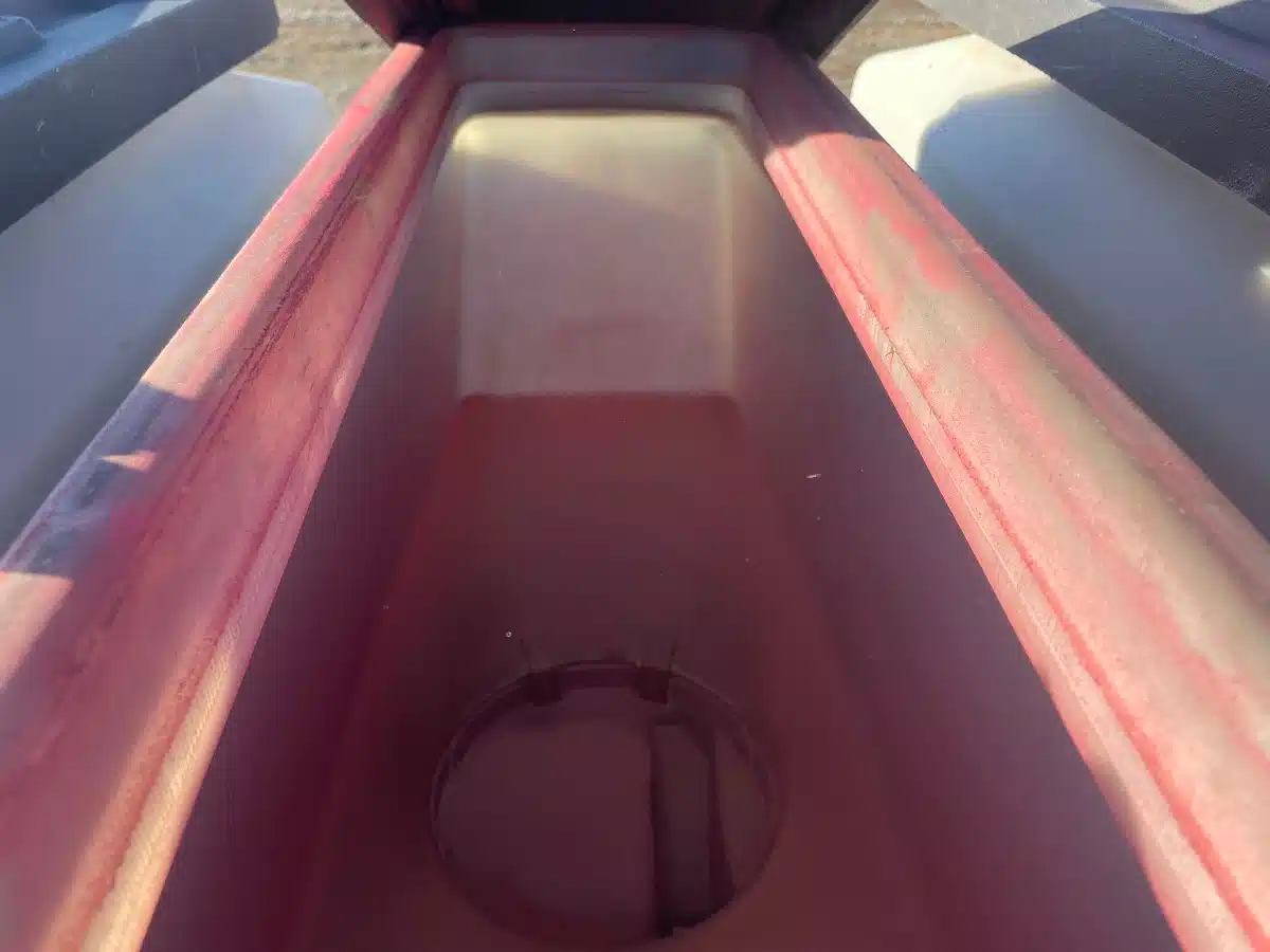 Gallery image 2 for 2005 Agco White 8700 Planter