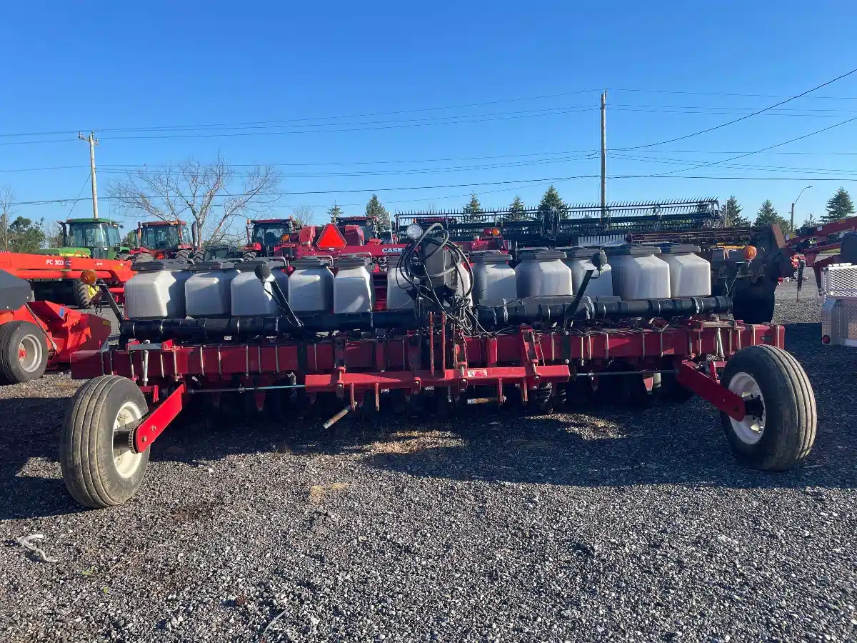 Gallery image 1 for 2005 Agco White 8700 Planter