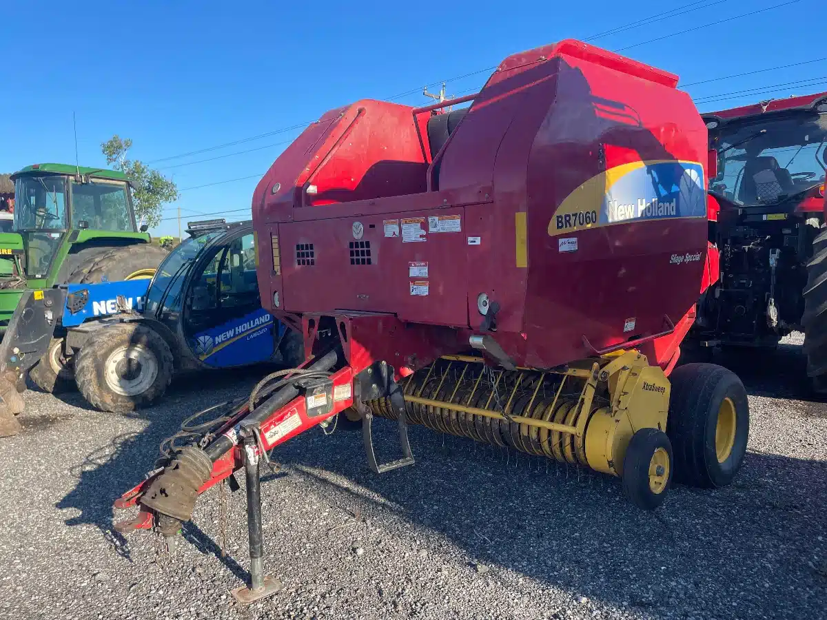 Gallery image 1 for 2009 New Holland BR7060 Round Baler