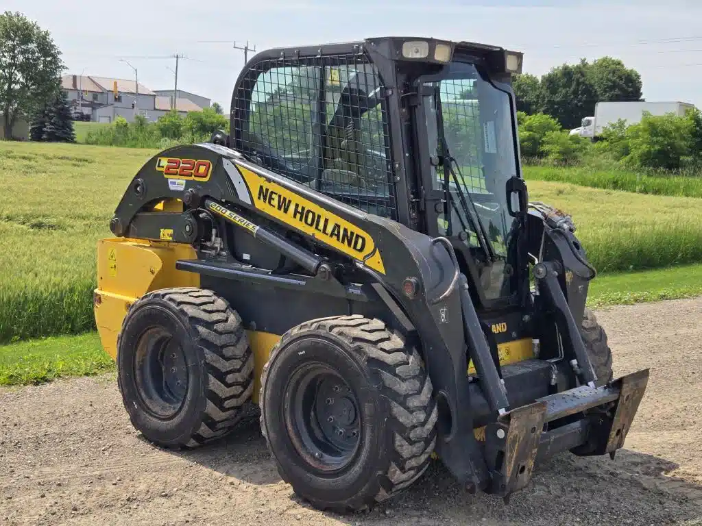 Gallery image 1 for 2018 L220 Skid Steer