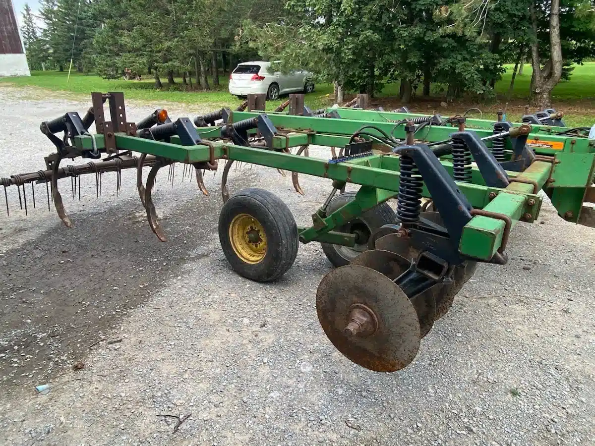 Gallery image 1 for 1997 John Deere 714 Disc Chisel