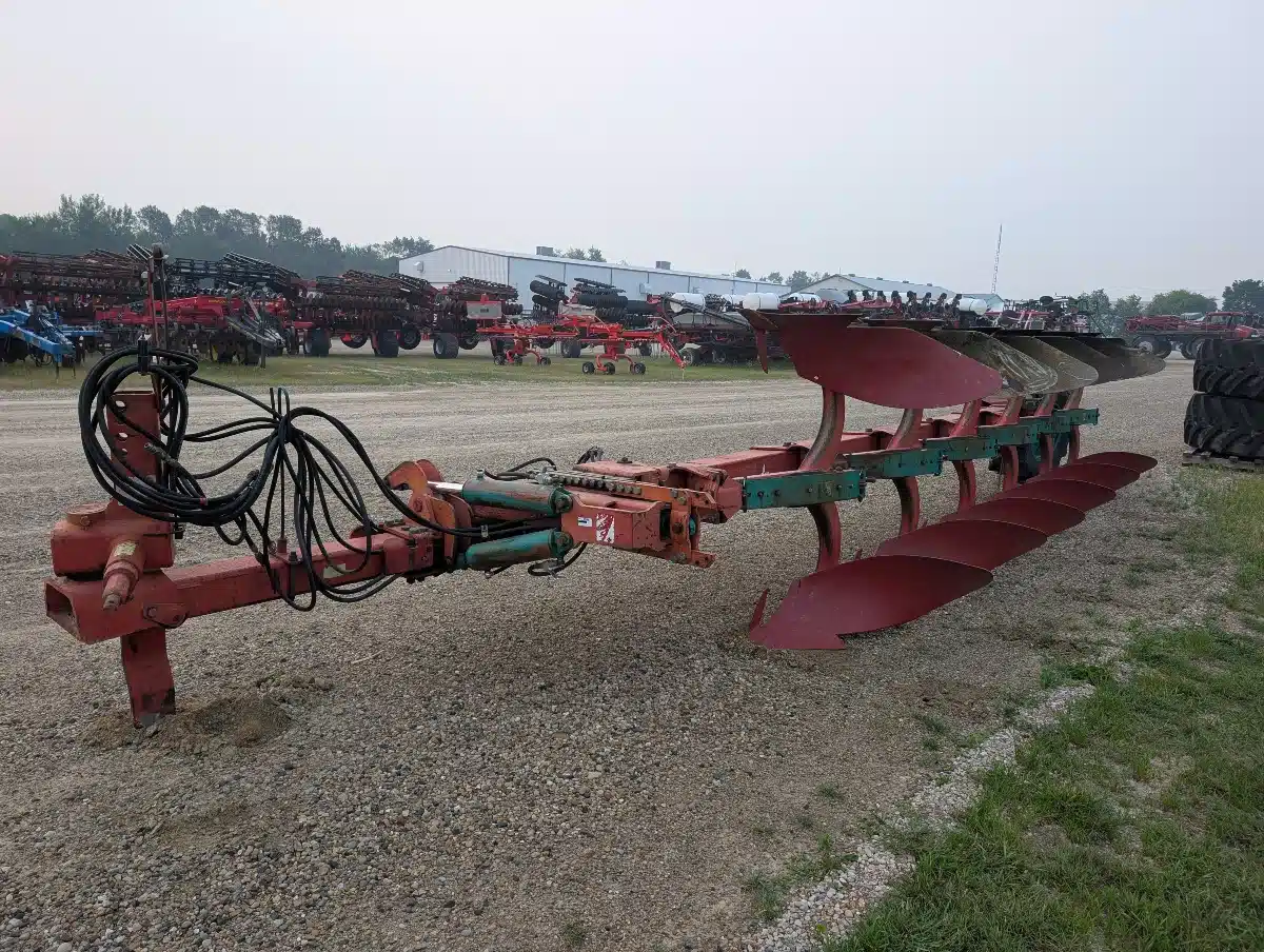 Gallery image 1 for Kverneland BB115 Plow
