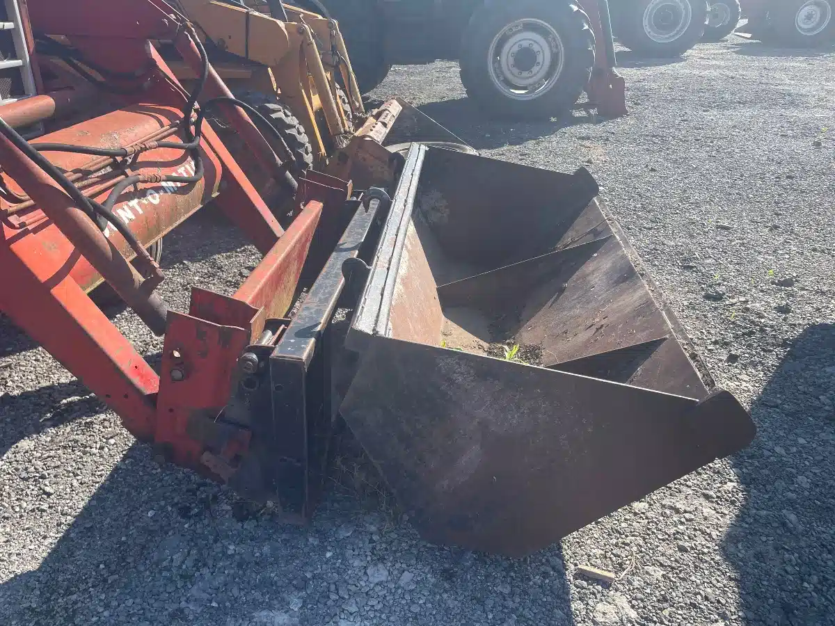 Gallery image 2 for 1980 International Harvester 584 Tractor