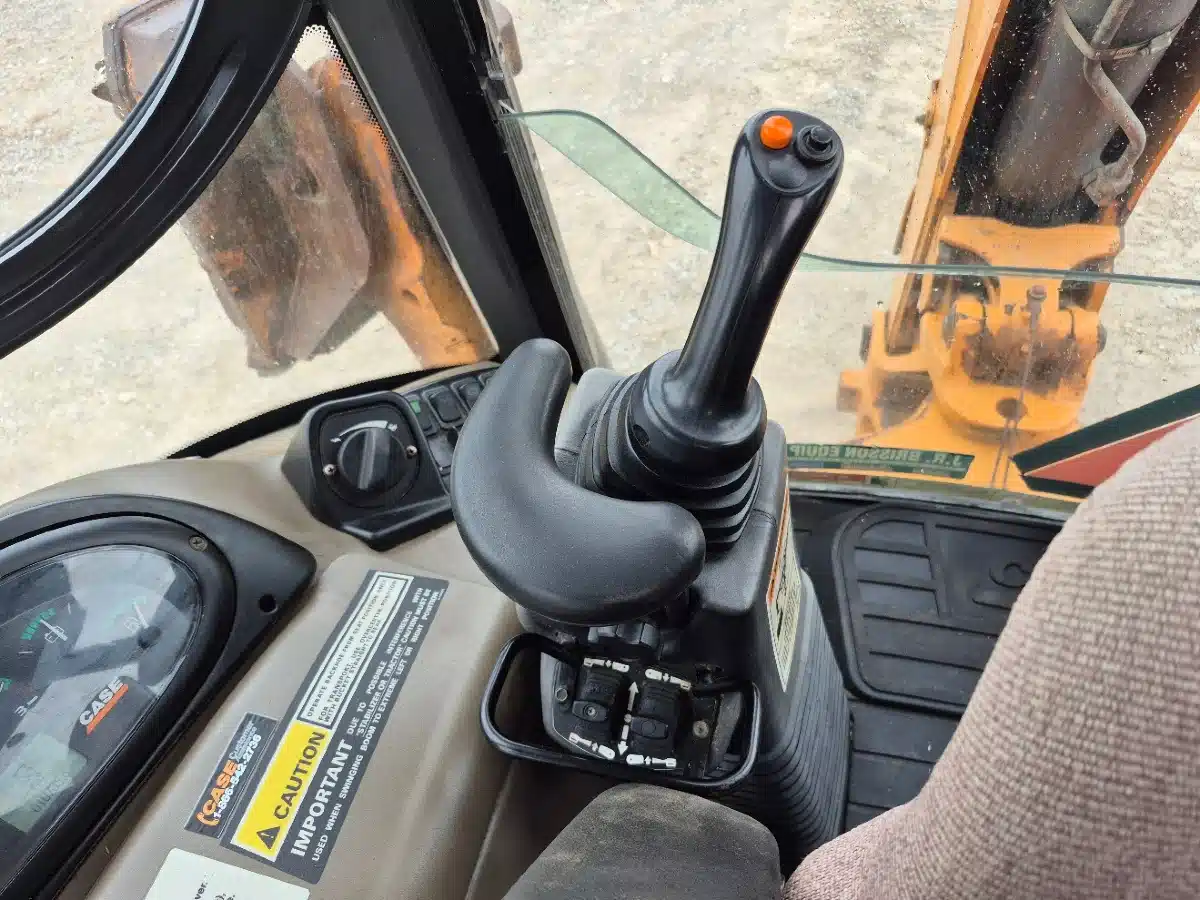 Gallery image 2 for 2012 Case 580 SUPER N Backhoe Loader
