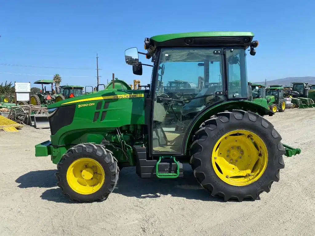 Gallery image 2 for New 2022 John Deere 5090GN Tractor