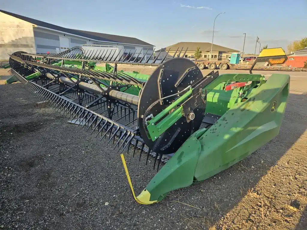 Gallery image 2 for Used 2022 John Deere HD40F Header - Draper