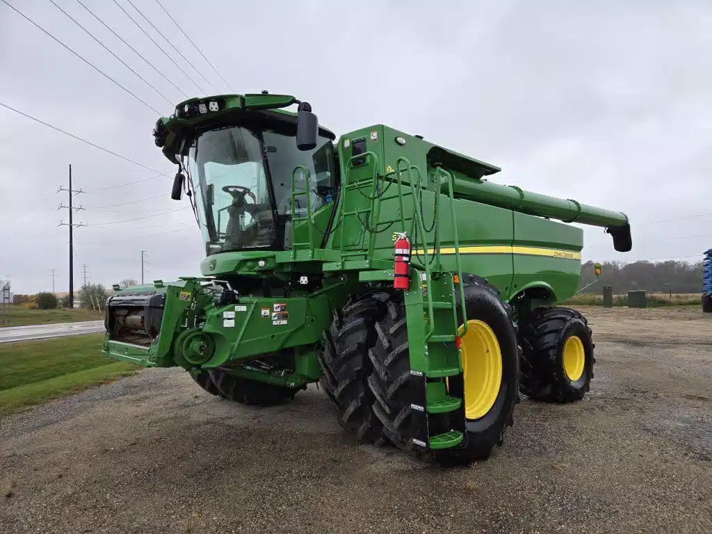 Gallery image 1 for Used 2023 John Deere S780 Combine