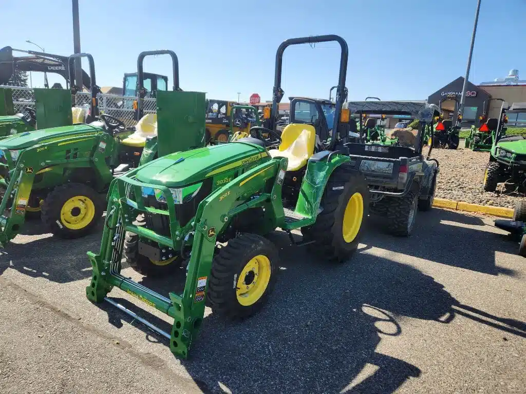 Gallery image 1 for New 2023 John Deere 3032E Tractor