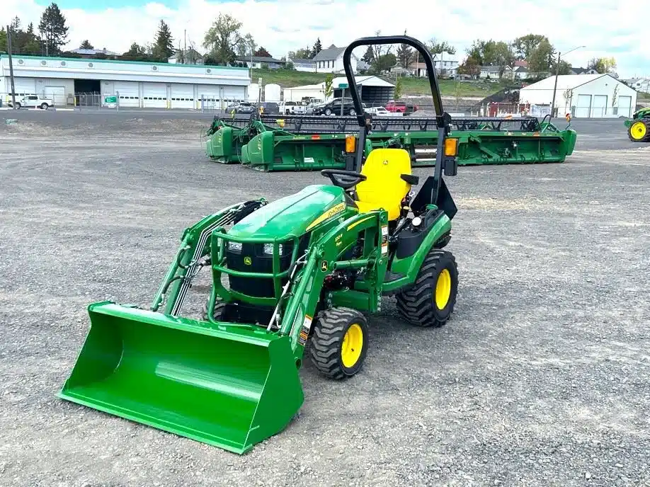 Gallery image 1 for New 2023 John Deere 1025R Tractor